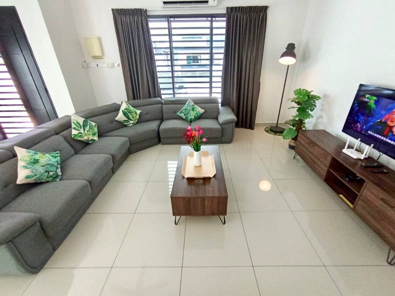 Casa familiar | Área de sala de estar | Televisión de pantalla plana 