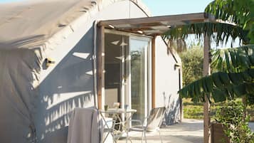 Deluxe Tent, Garden View | Premium bedding, memory foam beds, bed sheets
