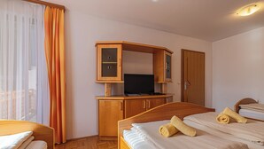 Apartemen Keluarga, beberapa kamar, tepi gunung (Tourist Farm Škrbina Apartment 2) | 1 kamar tidur, Wi-Fi gratis, dan seprai linen