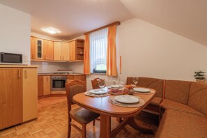 Family Apartment, Multiple Bedrooms, Mountainside (Tourist Farm Škrbina Apartment 1) | Living area