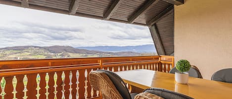 Appartement familial, plusieurs chambres, cĂŽtĂ© montagne (Tourist Farm Ć krbina Apartment 1) | Vue sur la montagne