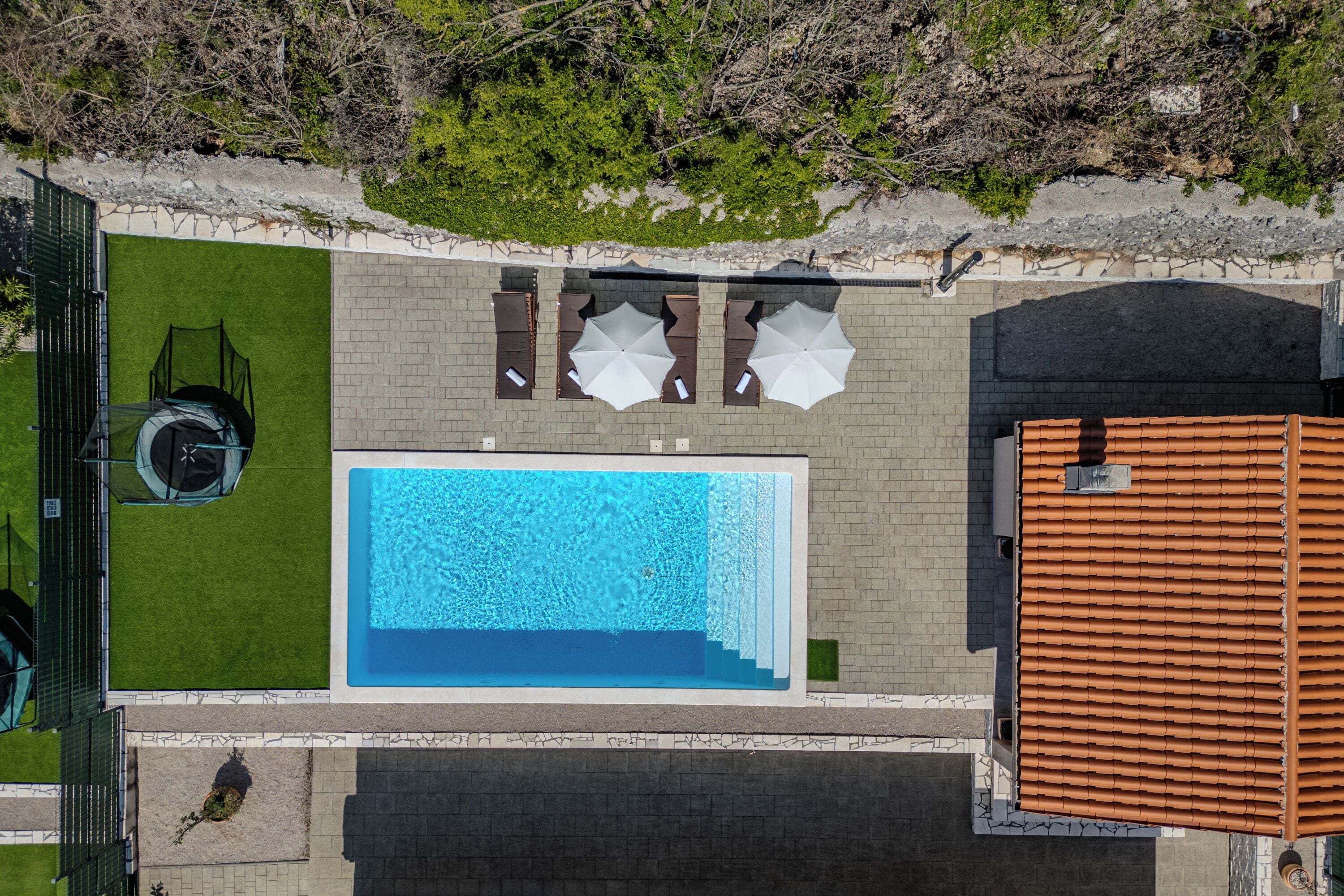 Familjehus - flera sovrum (Holiday Home Asteria) | Pool | En säsongsöppen utomhuspool