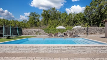 Außenpool (je nach Saison geöffnet)