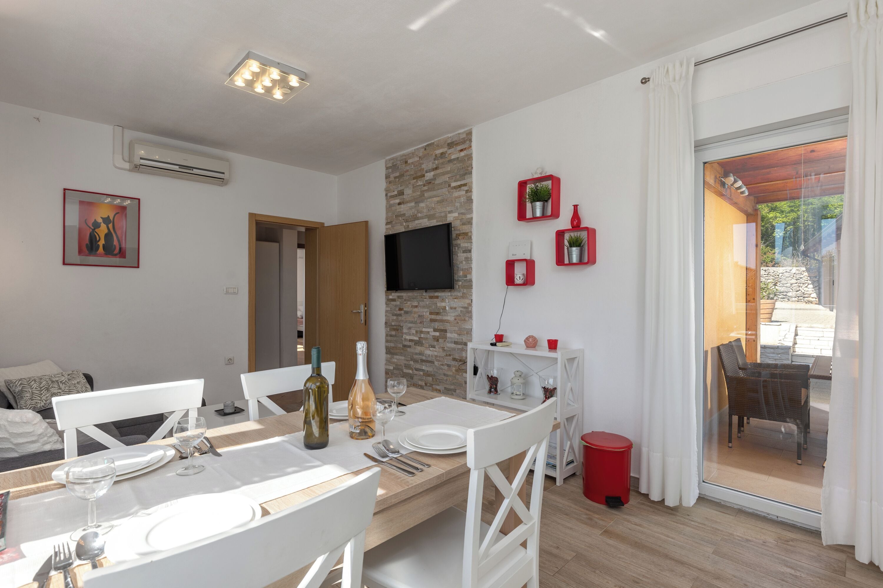 Family House, Multiple Bedrooms (Holiday Home Asteria) | Dining