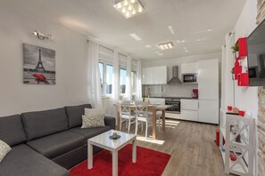 21-inch flat-screen TV with digital channels, TV - Holiday Home Aurea (Labin)