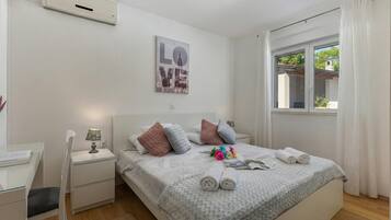 2 bedrooms, iron/ironing board, free WiFi, bed sheets