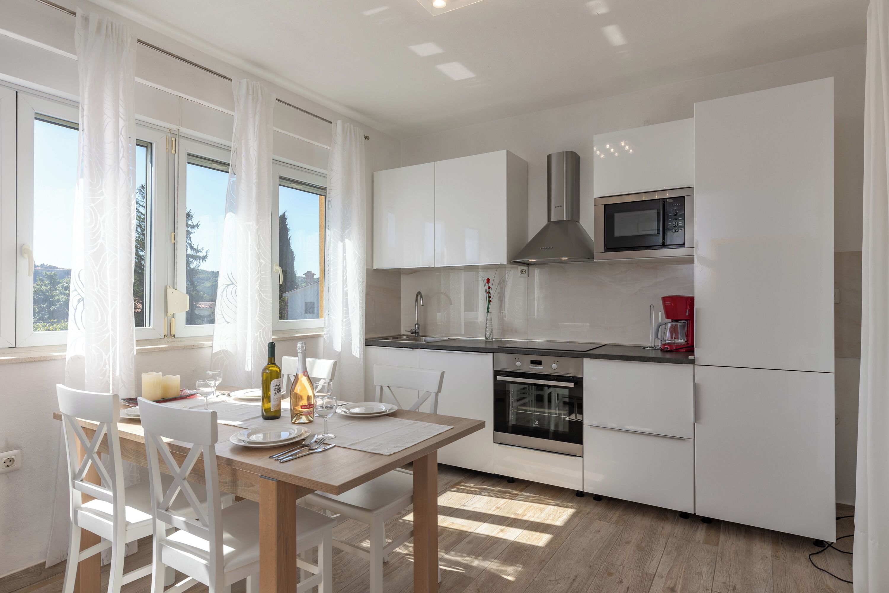 Tủ lạnh, lò vi sóng, lò nướng, bếp nấu 