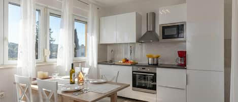 Family House, Multiple Bedrooms (Holiday Home Aurea) | Private kitchen | Fridge, microwave, oven, stovetop