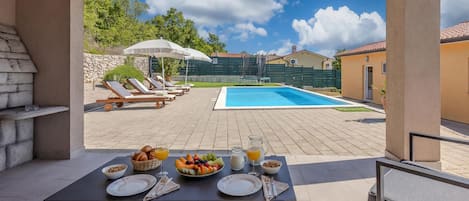 Family House, Multiple Bedrooms (Holiday Home Aurea) | Pool