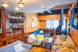 Déjeuner et dîner servis sur place