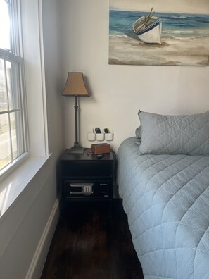 1 habitación, caja de seguridad en la habitación y escritorio 