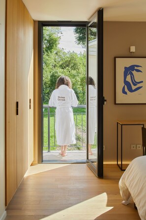 3 Schlafzimmer, Schreibtisch, Bügeleisen/Bügelbrett, Reisekinderbett