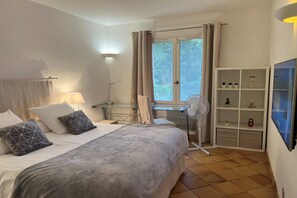 3 bedrooms, free WiFi - Family House in Provence with Pool and Garden (Draguignan)