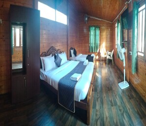 Family Room | Television - Garden Wood Home Stays (Yercaud)