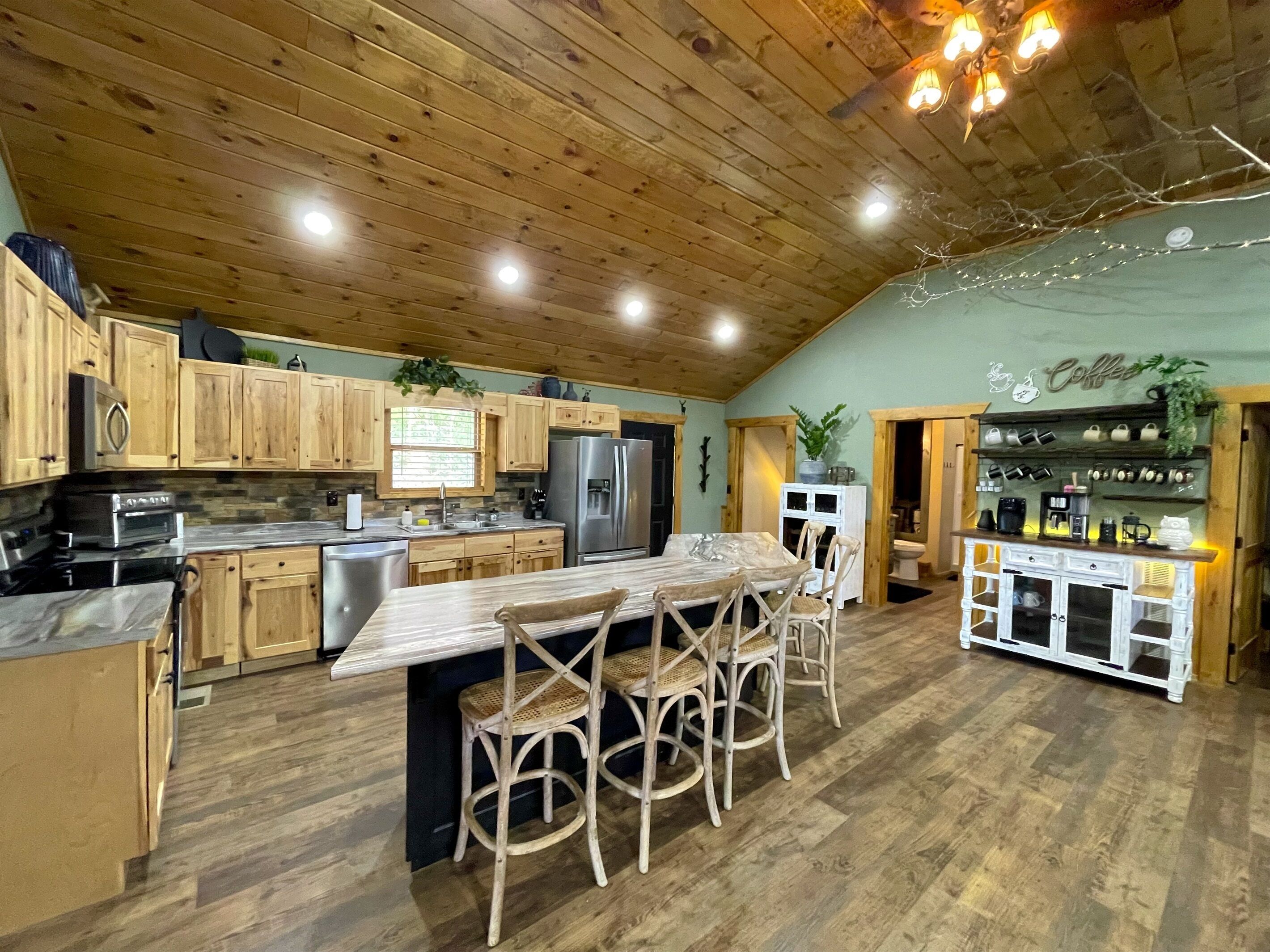 冰箱、微波炉、烤箱、炉灶