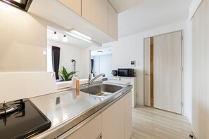 公寓 | 私人廚房 | 大型雪櫃/冰箱、微波爐、爐具、電熱水壺