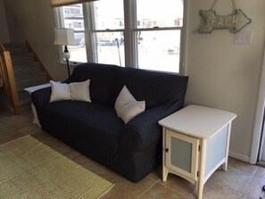 Fernseher, Kamin, DVD-Player