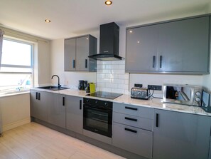 Cottage | Private kitchen | Fridge, electric kettle, toaster, cookware/dishes/utensils - Apt 7 @ Hunter's Quay (Bridlington)