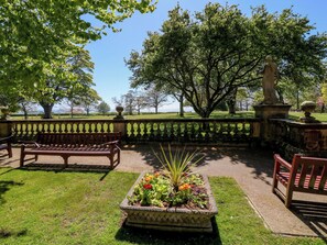 Cottage | Property grounds - Apt 7 @ Hunter's Quay (Bridlington)