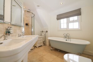 Shower, hair dryer - The Coach House (Haywards Heath)