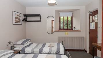 10 camere, con stile personalizzato, con arredamento individuale