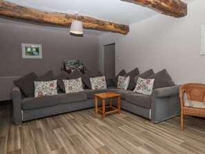 Living area - Brimpts Barn (Yelverton)