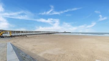 På stranden