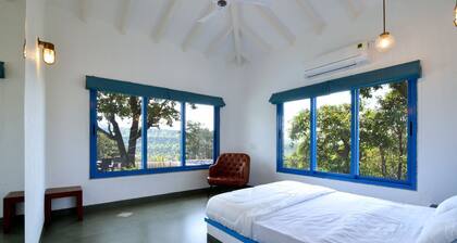 1517 Greek House By Kaz Stays