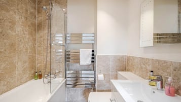 Standard Apartment | Bathroom | Free toiletries, hair dryer, towels, soap