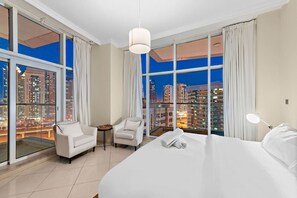 2 bedrooms, desk, WiFi