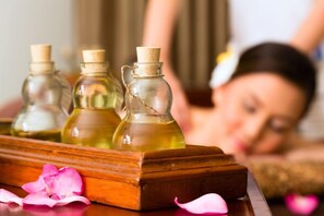 Ganzkörperwickelbehandlung, Massageanwendungen