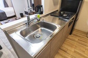 Business Apartment | Private kitchen | Full-size fridge, microwave, stovetop, electric kettle - SENTIMENT Chitose MS105 (Chitose)