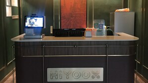 A reception desk with a digital screen, a large framed artwork, and a refrigerator. - Dayin International Youth Hotel (Shanghai Xinhua Road Jiaotong University Branch) (Shanghai)