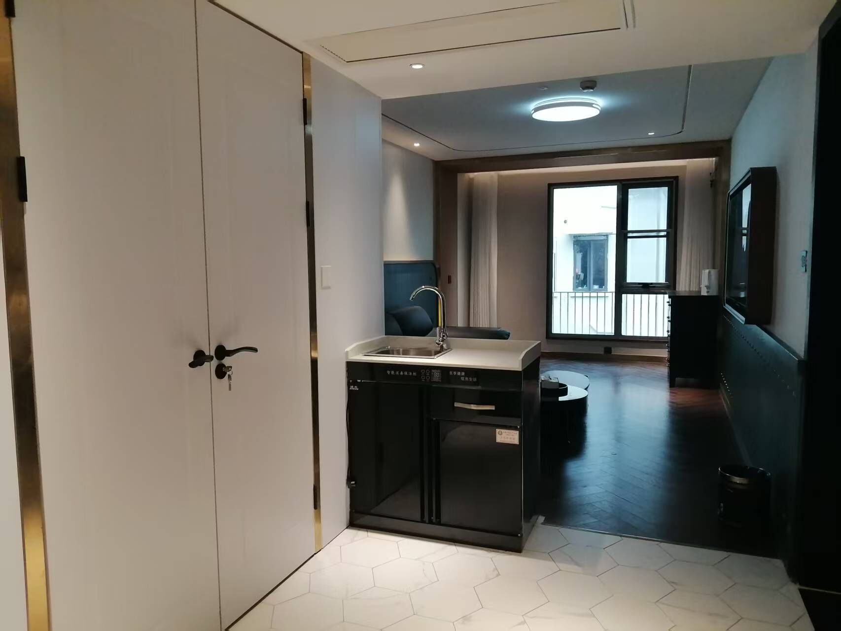 Suite familiar, varias camas, no fumadores, No se admiten mascotas | Escritorio, espacio para trabajar con un portátil, cortinas opacas