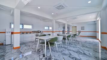 Gratis frukost med självservering varje dag