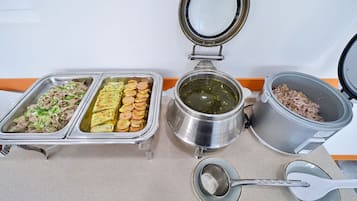 Petit déjeuner en libre-service compris tous les jours