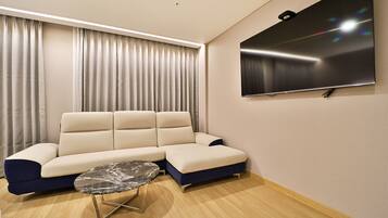 Premier Twin Room | Blackout drapes, free WiFi, bed sheets