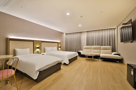 1 habitación, cortinas blackout, wifi gratis y ropa de cama