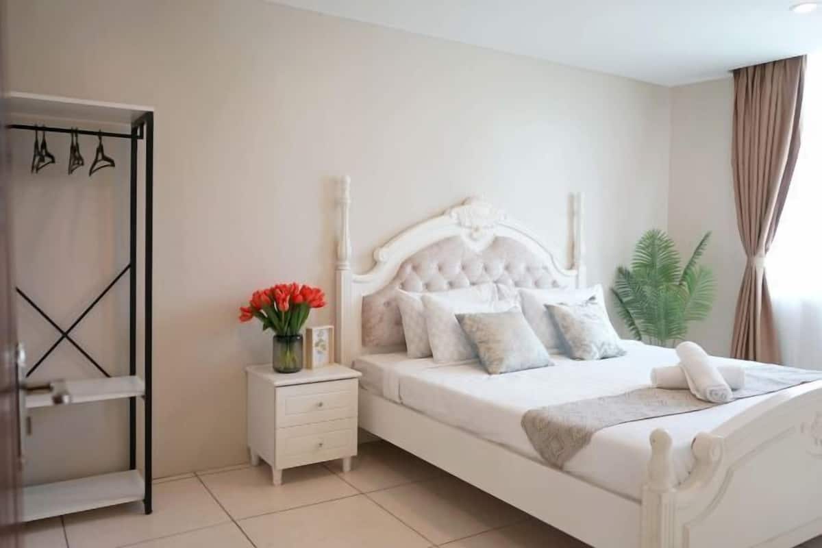 3 bedrooms, soundproofing, free WiFi, wheelchair access