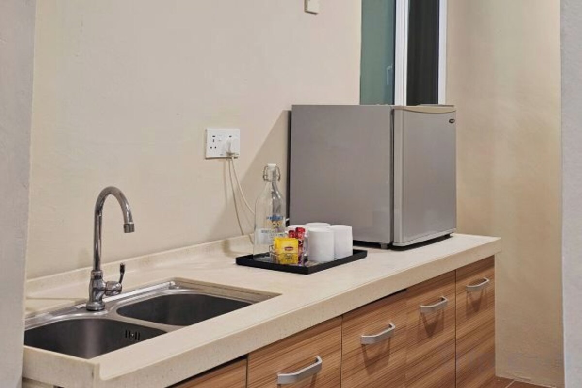 Private kitchen | Fridge, electric kettle