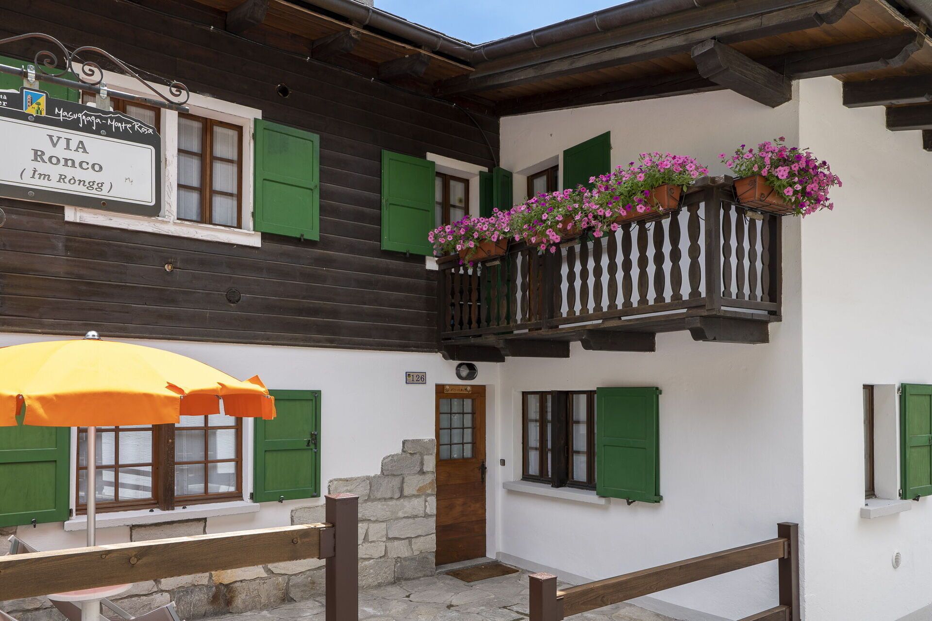 Bâtiment, Plante, Propriété, Fleur, Fenêtre, Pot De Fleur, Bois, Plante D'Appartement, Design Intérieur, Architecture