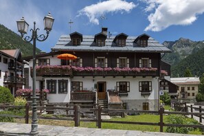Esterni