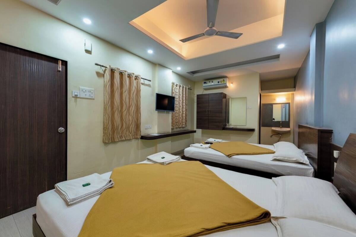 WiFi (free), bed sheets