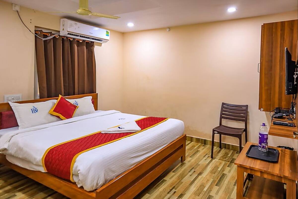 WiFi (free), bed sheets