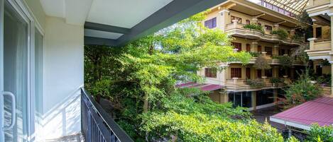 المنطقة المحيطة بالمنشأة