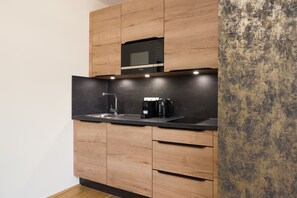 Appartement | Cuisine privée | Réfrigérateur grande capacité avec congélateur, four à micro-ondes