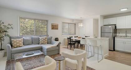 Crystal City Boutique Flats 2BR / Free Parking 207