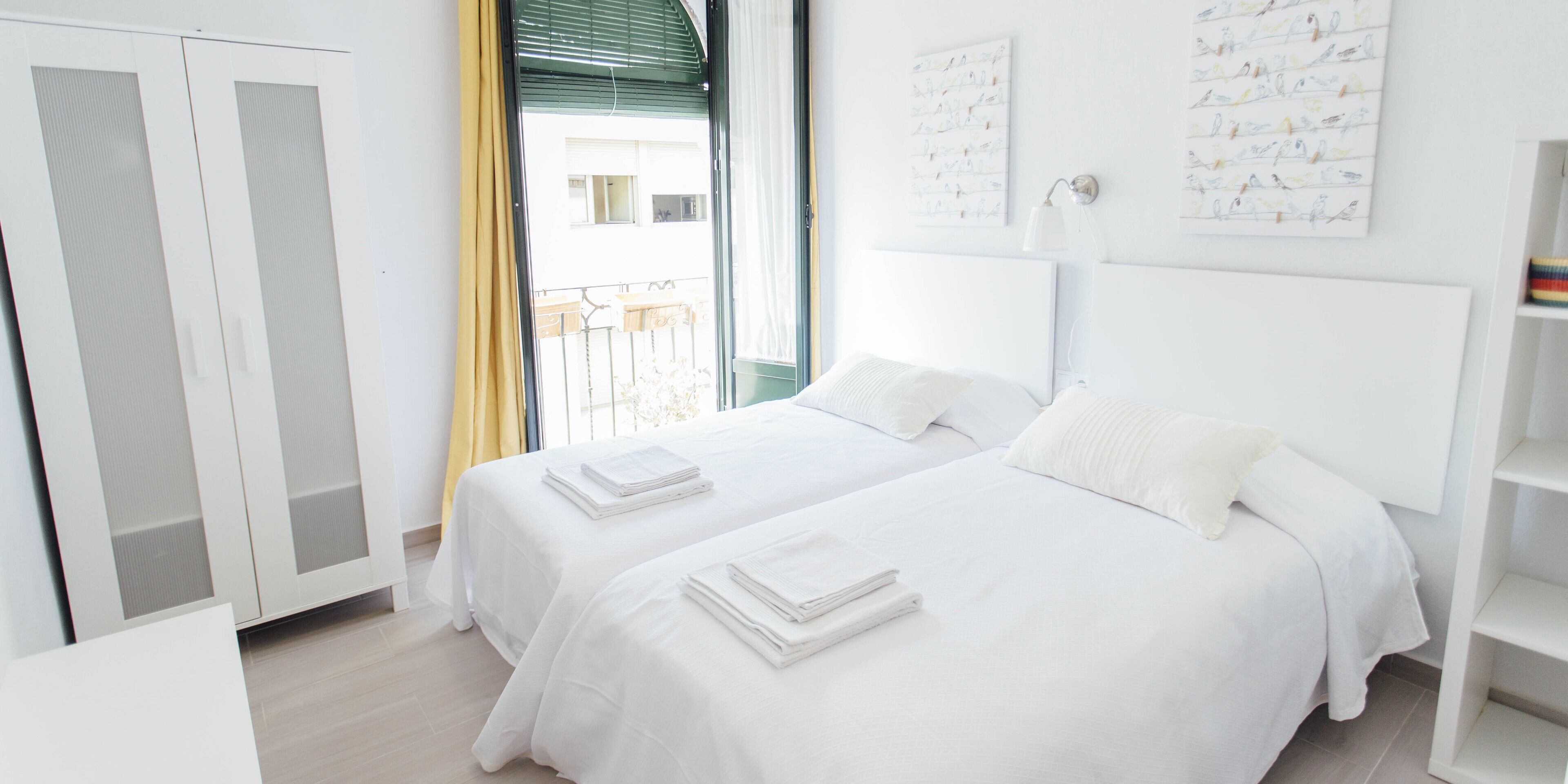 2 عدّة غرف نوم ومكواة/لوح كي وواي فاي وملاءات أسرّة