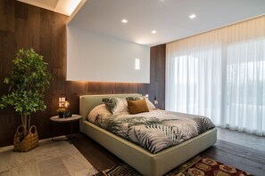 4 chambres, fer et planche à repasser, lit de bébé portatif