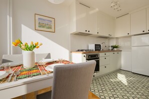 電子レンジ、調理器具と食器